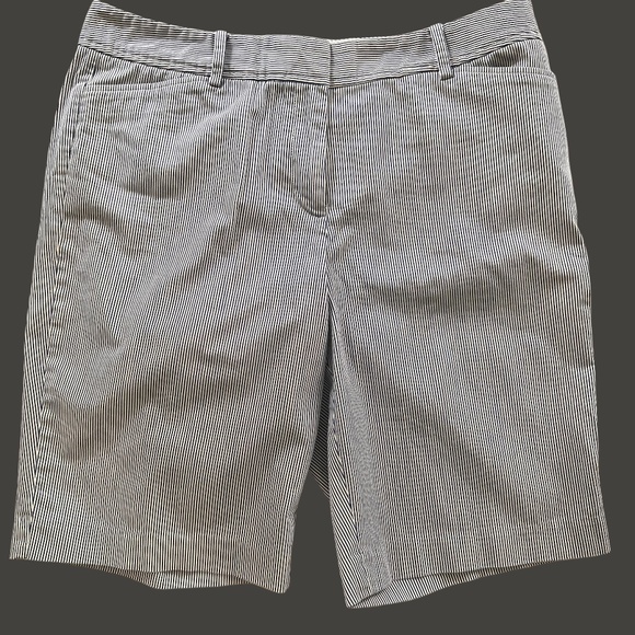 Talbots Perfect Short Sz 10 Navy Blue White Stripe Flat Front Bermuda Shorts - Picture 1 of 3